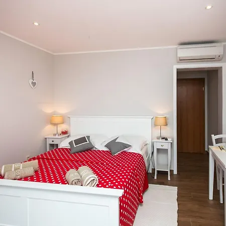 Mirjana - With Terrace And Sea View Bogumila Apartmán