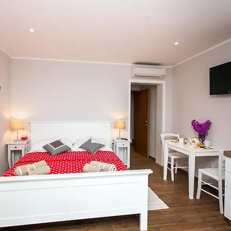 Appartement Mirjana - With Terrace And Sea View Bogumila Mlini