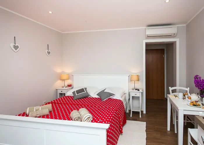 Mirjana - With Terrace And Sea View Bogumila Apartament