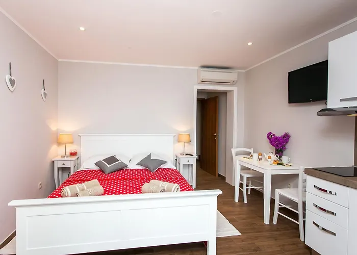 Apartament Mirjana - With Terrace And Sea View Bogumila Mlini