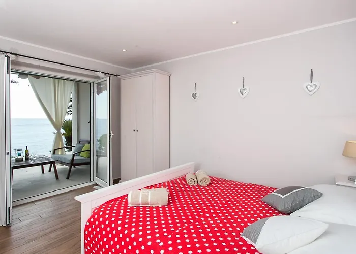 Apartament Mirjana - With Terrace And Sea View Bogumila Mlini